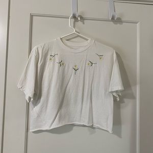 White cropped tee shirt with daisies
